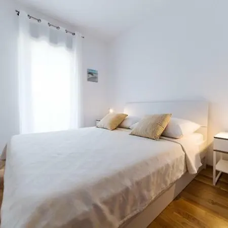 Pina Apartment