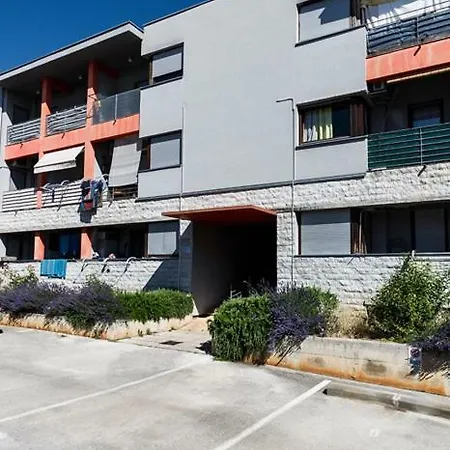 Pina Apartment